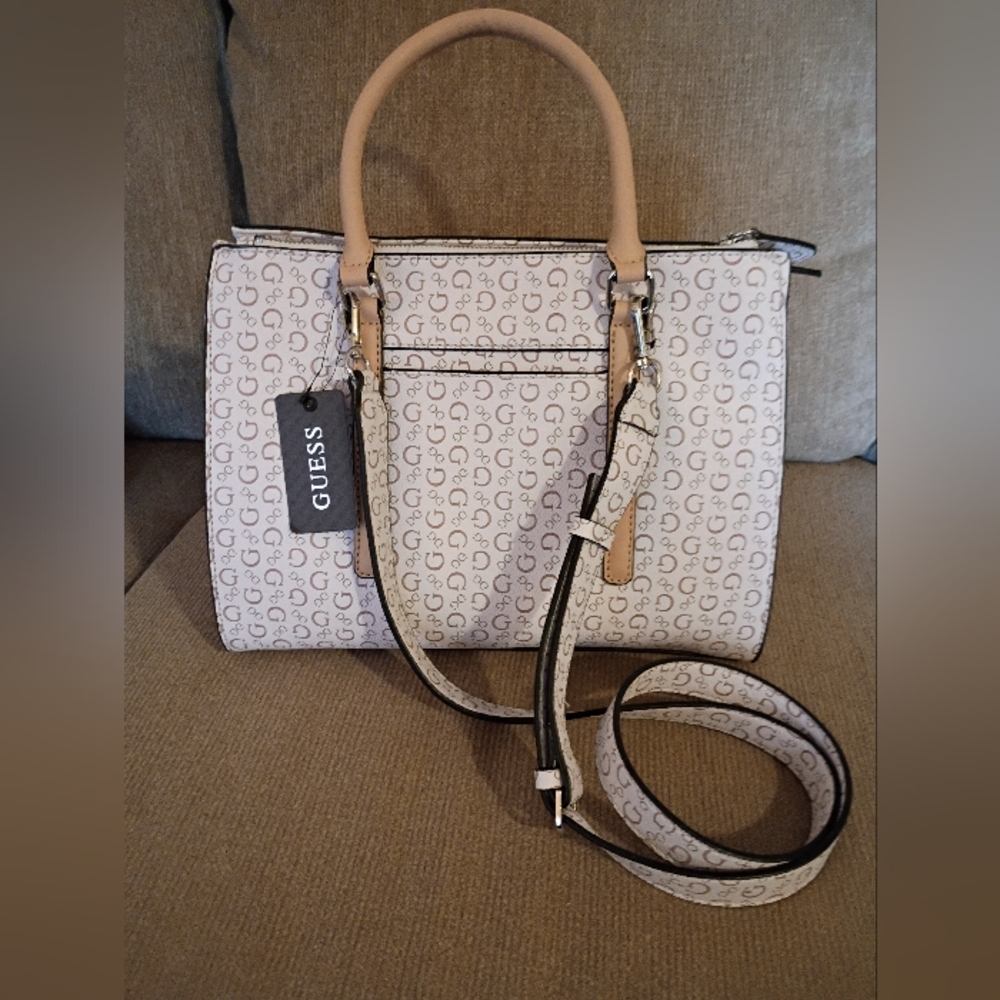 GUESS Handbag NWT Sacrifice Sale!! - Picture 2 of 9